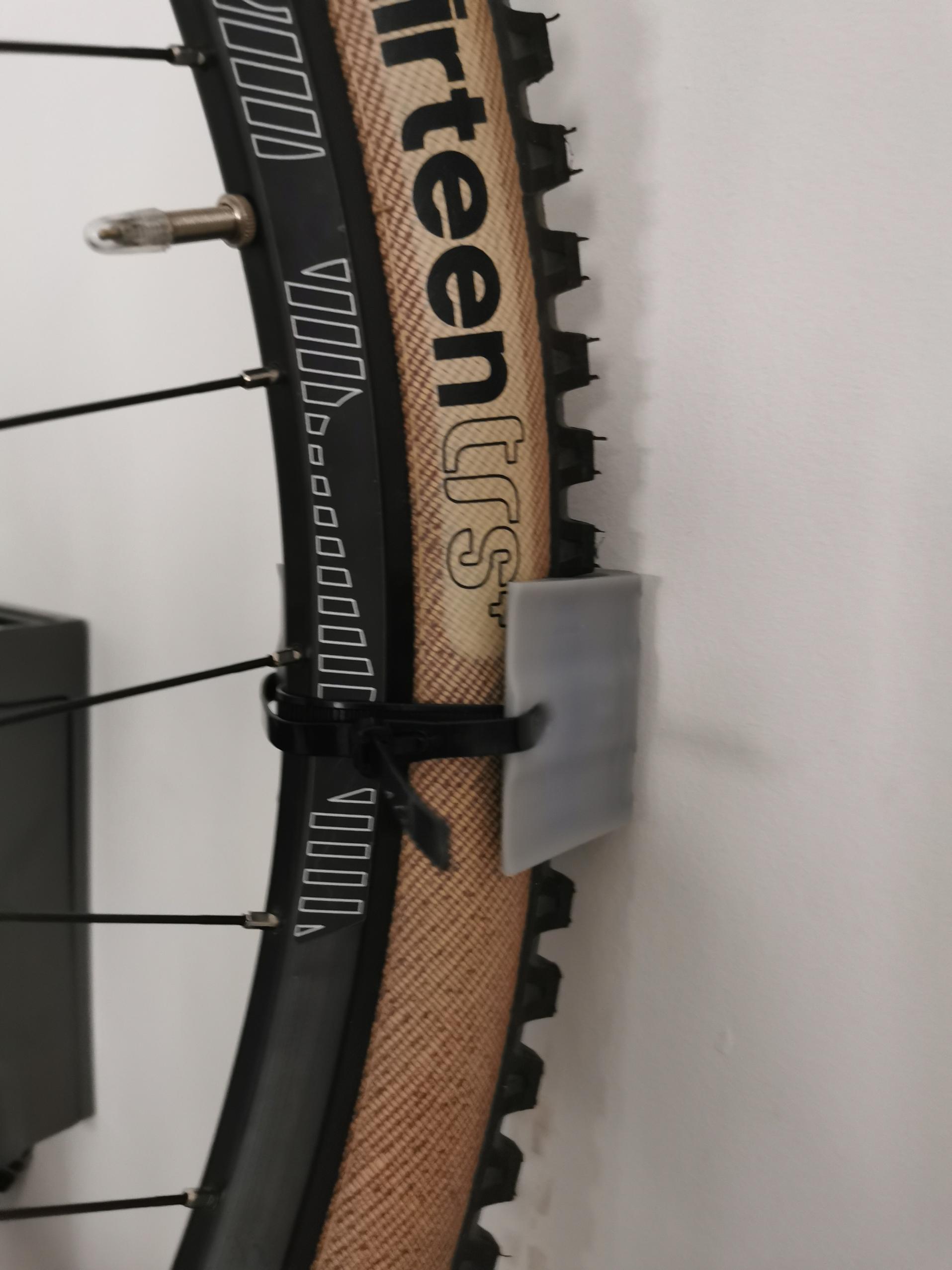 Robuste Wandhalterung für Mountainbikes mit 2,35-Zoll-Reifen