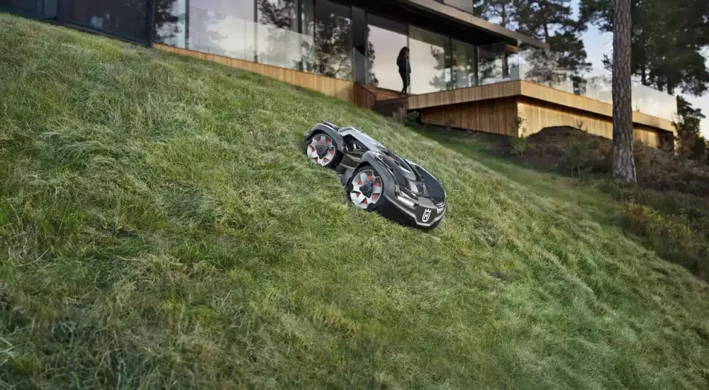 Kæmper din robotplæneklipper med skråninger?