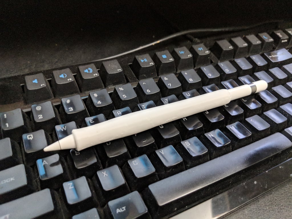 Apple-Stifthalter mit Wacom Classic-Stiftgriff
