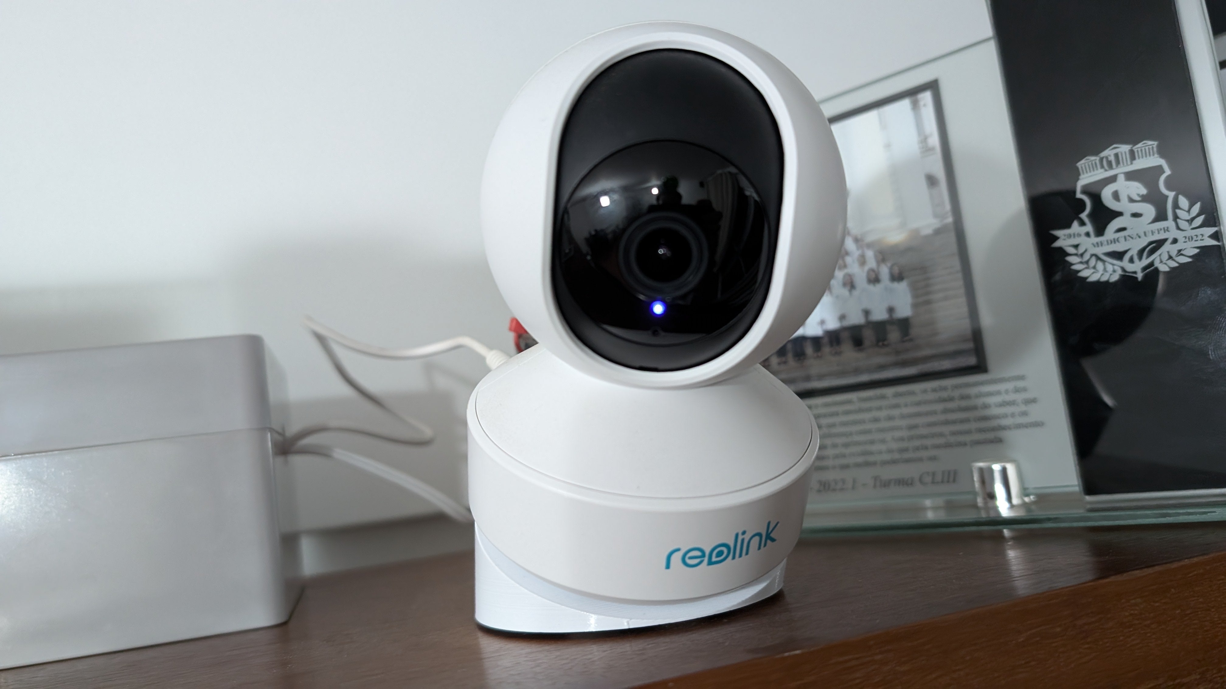 Reolink E1 Mount - Fleksibel Væg- og Bordmontering