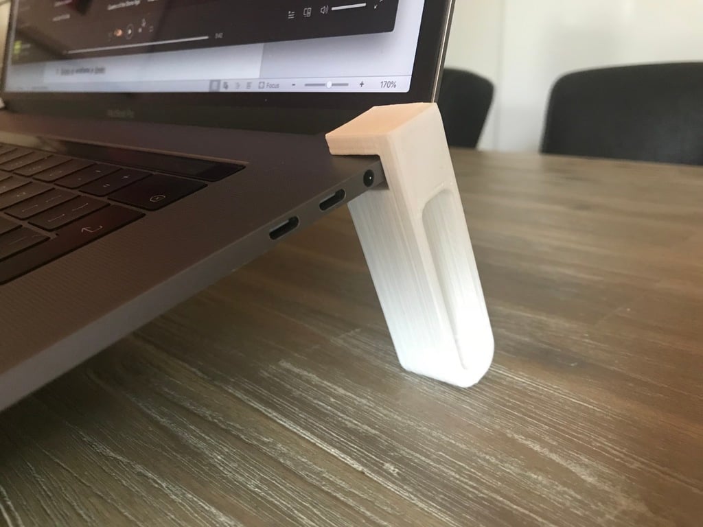 Einfache Halterung für MacBook Pro