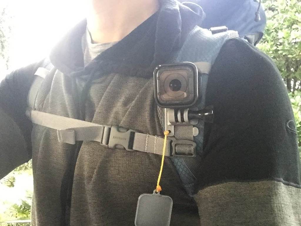 GoPro Session Rucksack-Schultergurthalterung mit Objektivabdeckung