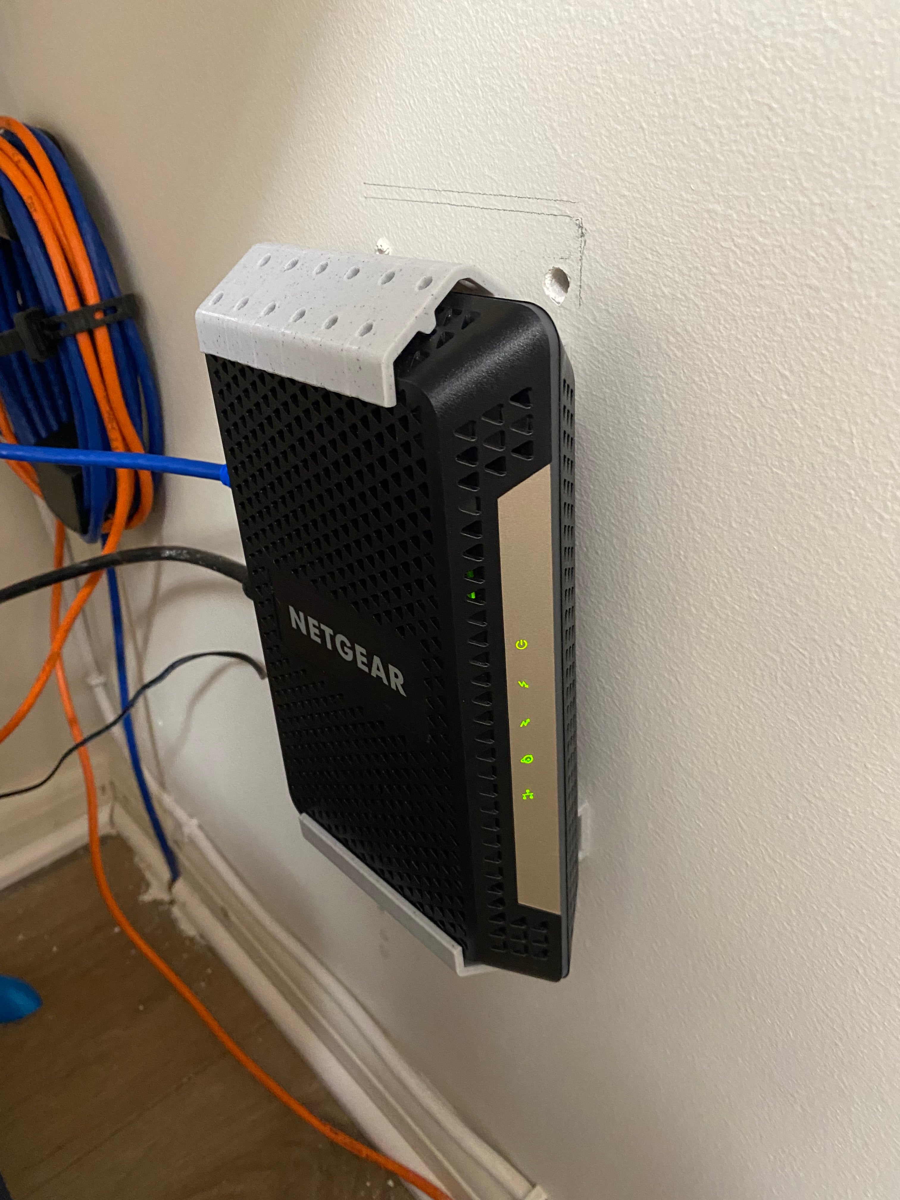 Netgear CM600 / CM1000 Wandhalterung – Optimieren Sie Ihr Netzwerk-Setup