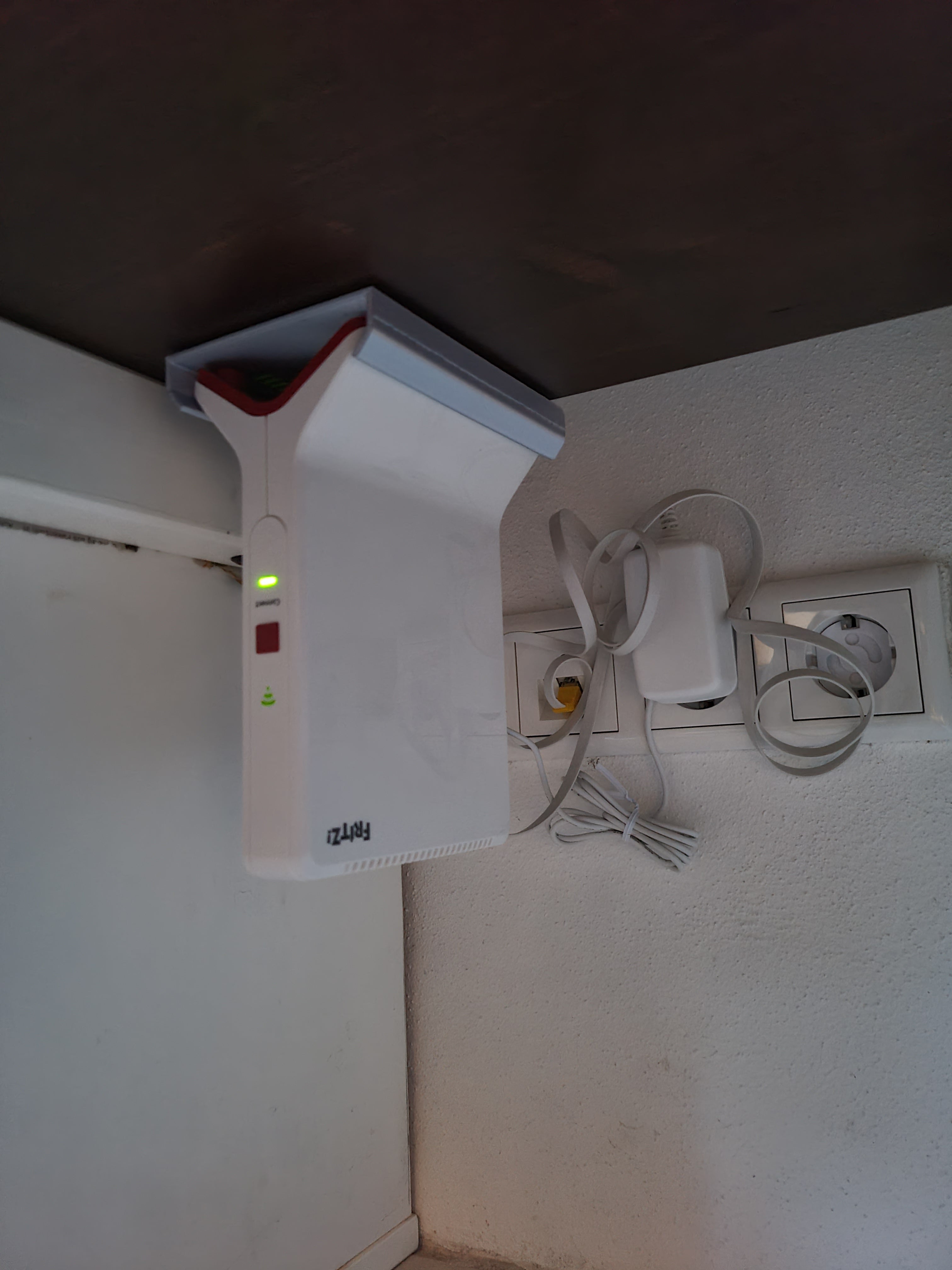 Montagehalterung für AVM FRITZ!WLAN Mesh Repeater 3000 und 6000