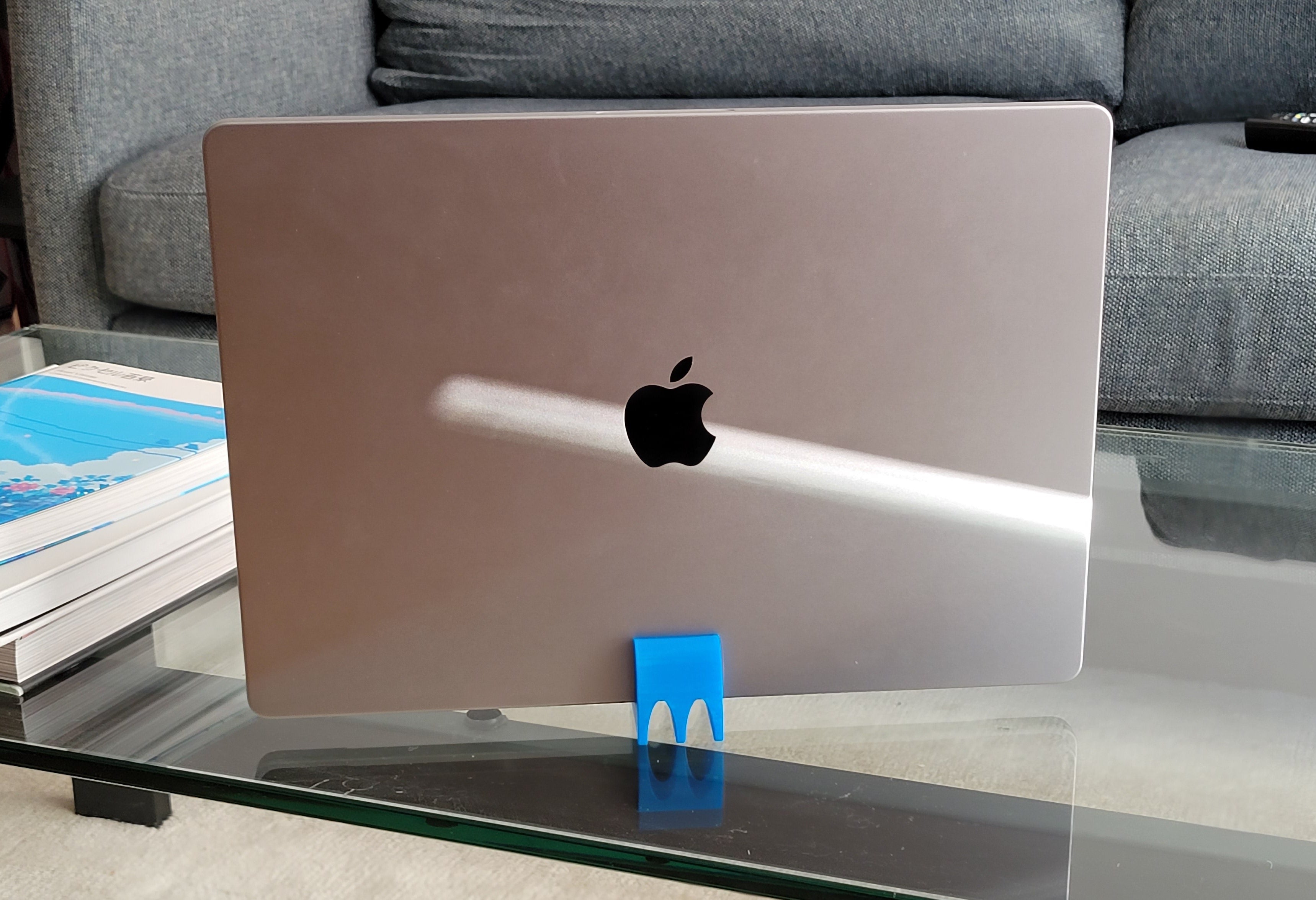 Vertikaler Ständer für MacBook Pro (17 mm) – v2