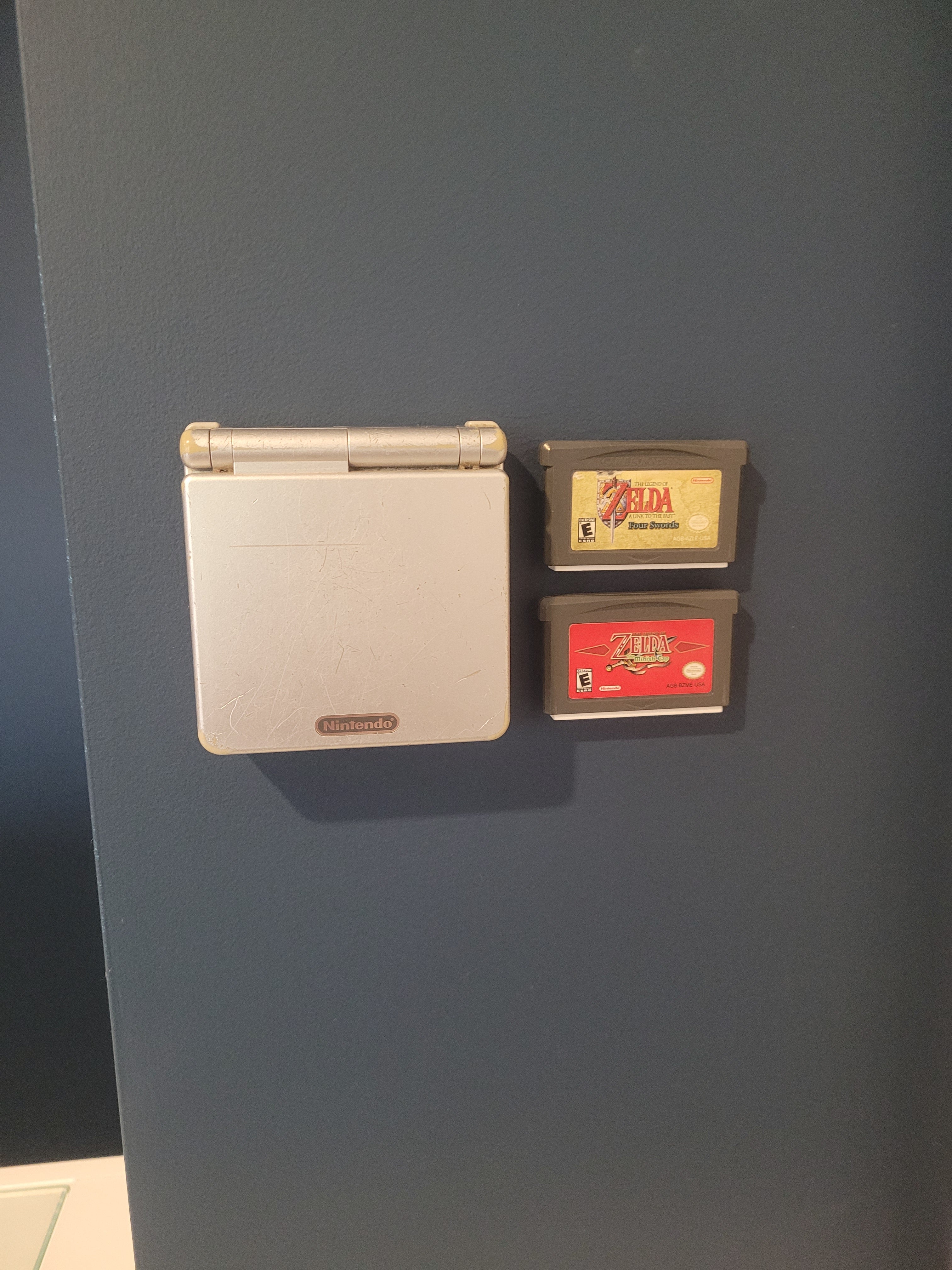 Gameboy Advance SP Wandhalterungsdisplay