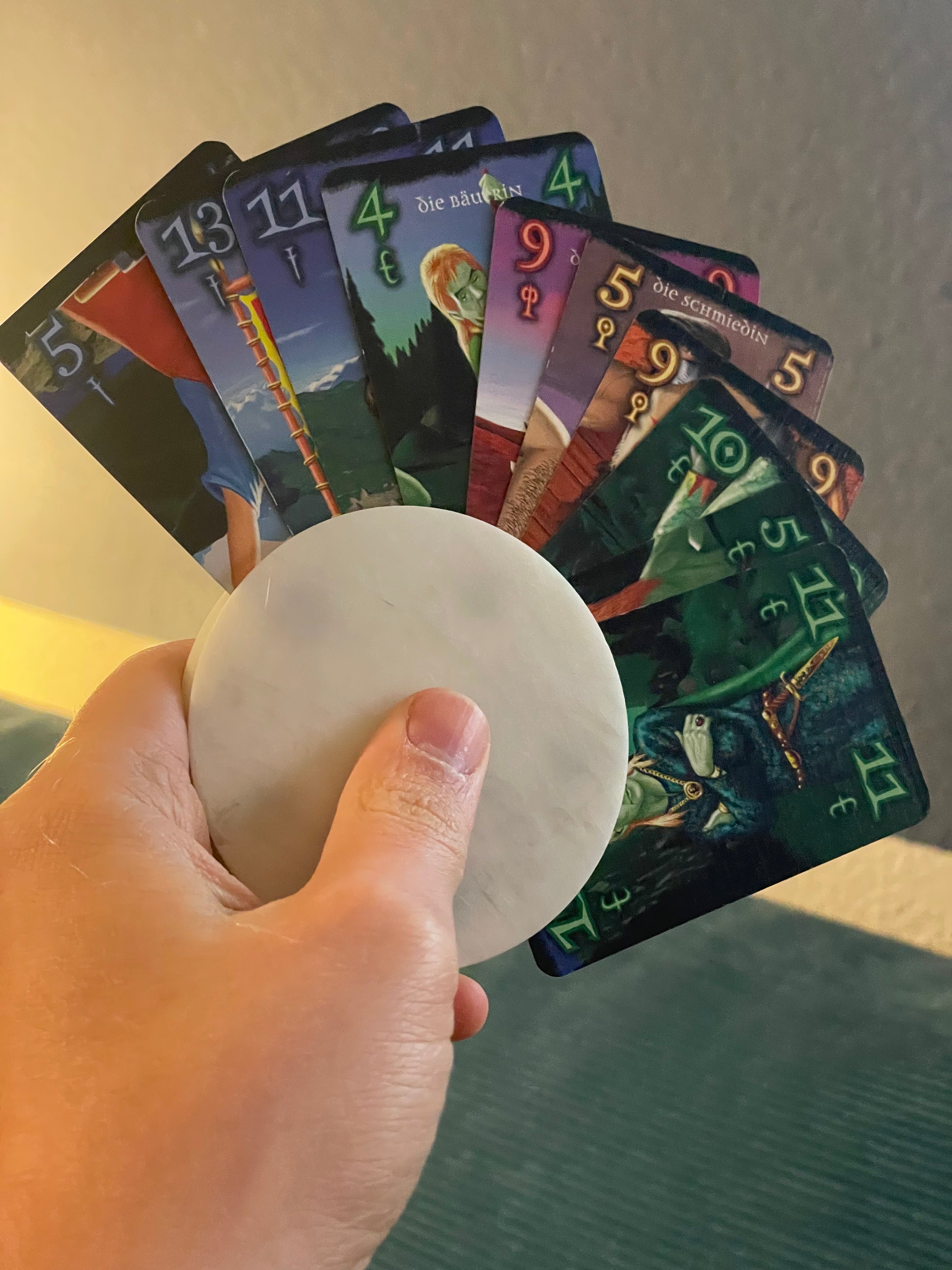 Spielkartenhalter mit Magnetverschluss