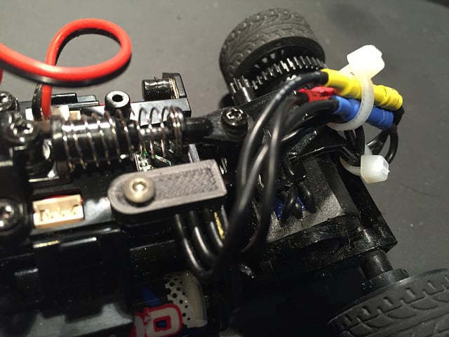 Kyosho Mini-Z MR-03 Motorkabelklemme – Schützen Sie Ihre Motorkabel