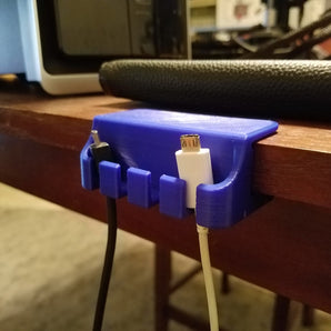 Praktischer USB-Micro-Kabelhalter für den Schreibtisch
