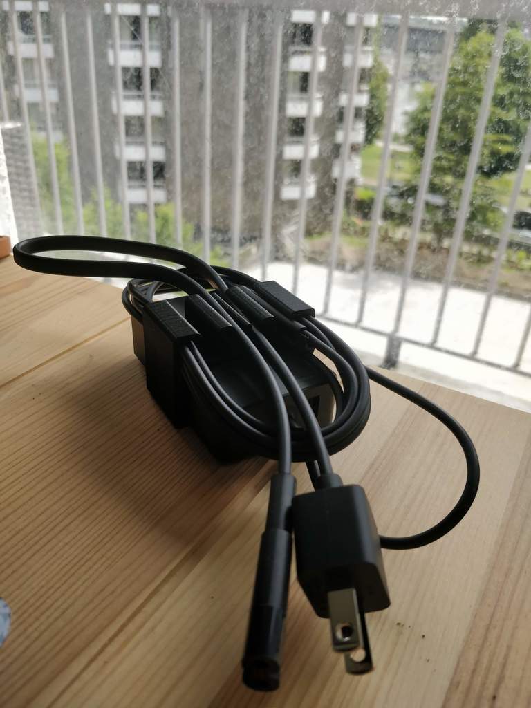 Surface Pro 6 – Kabelhalter für Netzkabel