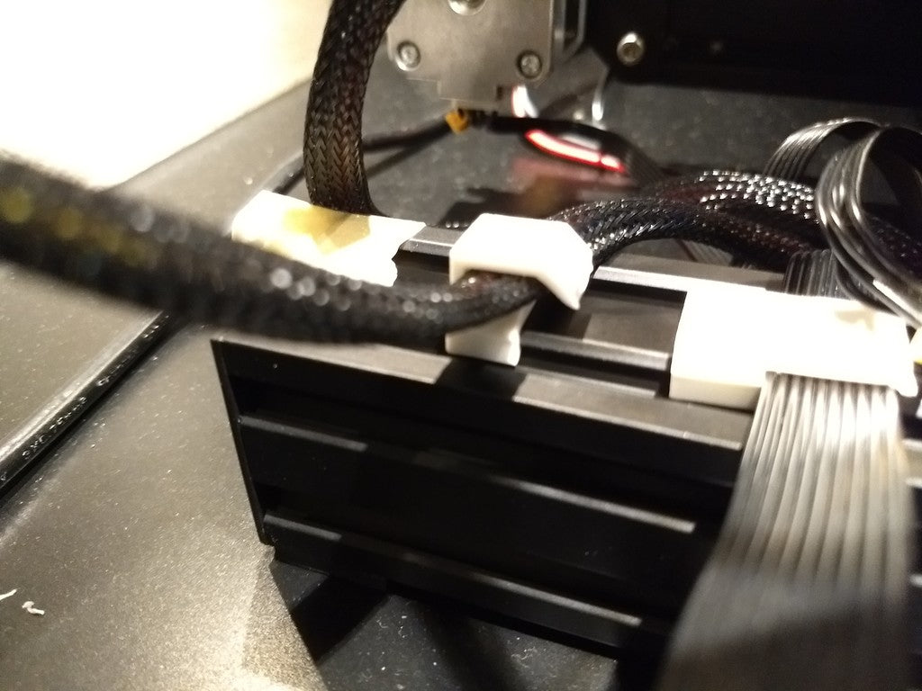 V-Schlitz-Clip-on-Kabelclip für Kabelmanagement
