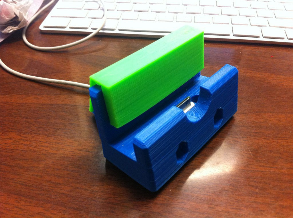 iPad/iPhone-Dock für dicke Hülle mit Lautsprecher und Mikrofonumleitung