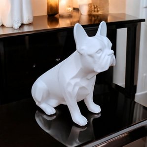 Minimalistisk skulptur af fransk bulldog