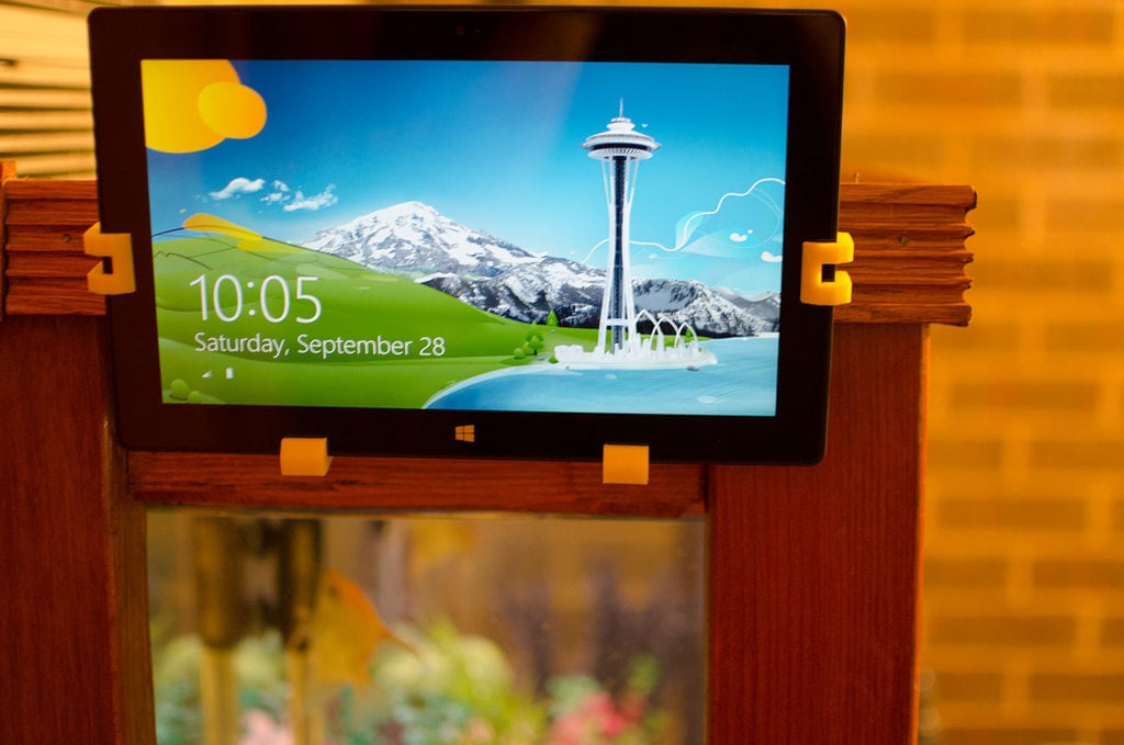 Microsoft Surface RT Tablet-Hängeständer V2 mit Anker Ultra Slim Mini Bluetooth-Tastatur