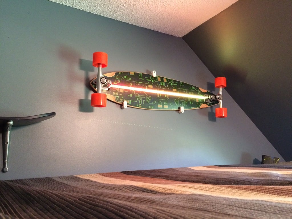 Wandmontiertes Display und Aufhängung für Longboard/Skateboard