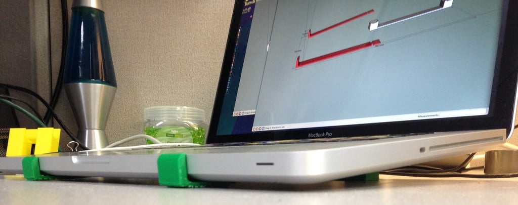 Tragbarer Ständer für 15" MacBook Pro und andere Laptops
