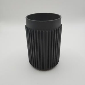 Stiftehalter mit modernem Split-Rib-Design