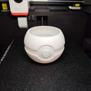 Praktischer Pokeball-Stiftehalter für den Schreibtisch