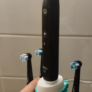 Oral-B iO Ladeadapter für Ständer mit Platz für 4 Bürstenköpfe (2 Teile)