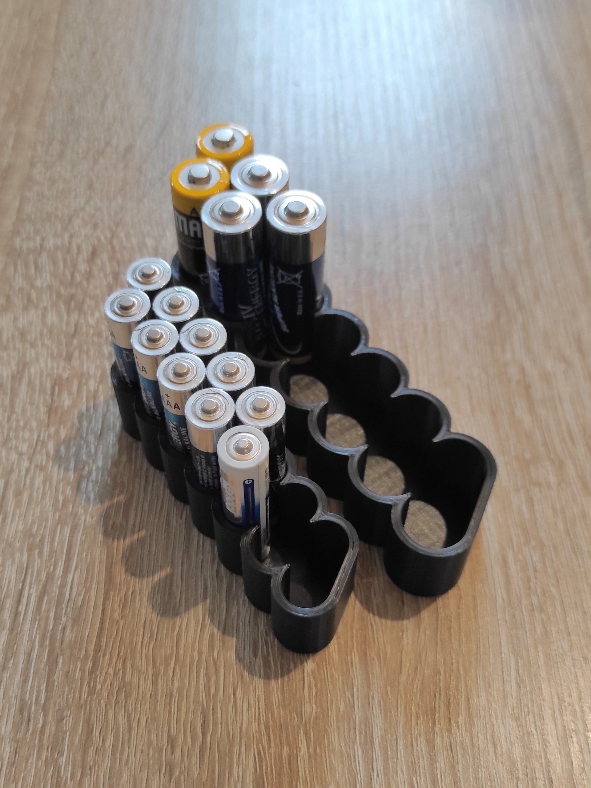 Batteriehalter für AA- und AAA-Batterien