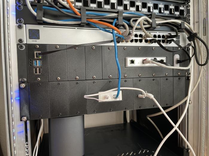 Rackhalterung für Philips Hue Bridge – 2U 19" Modular Rack