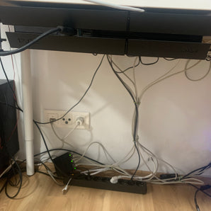 PS4-Montagesystem unter dem Schreibtisch
