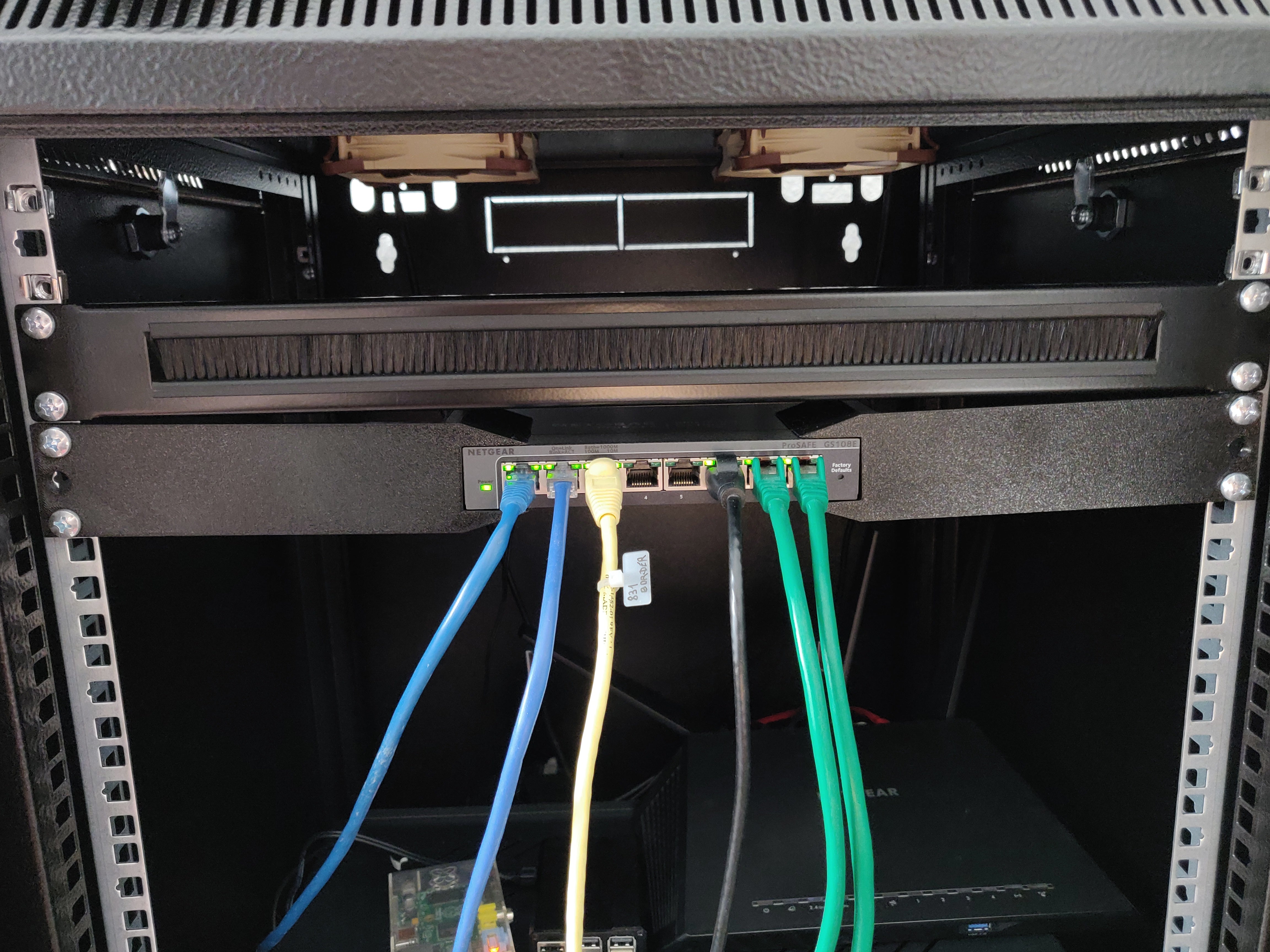 Netgear GS108E Rackmount-Switch