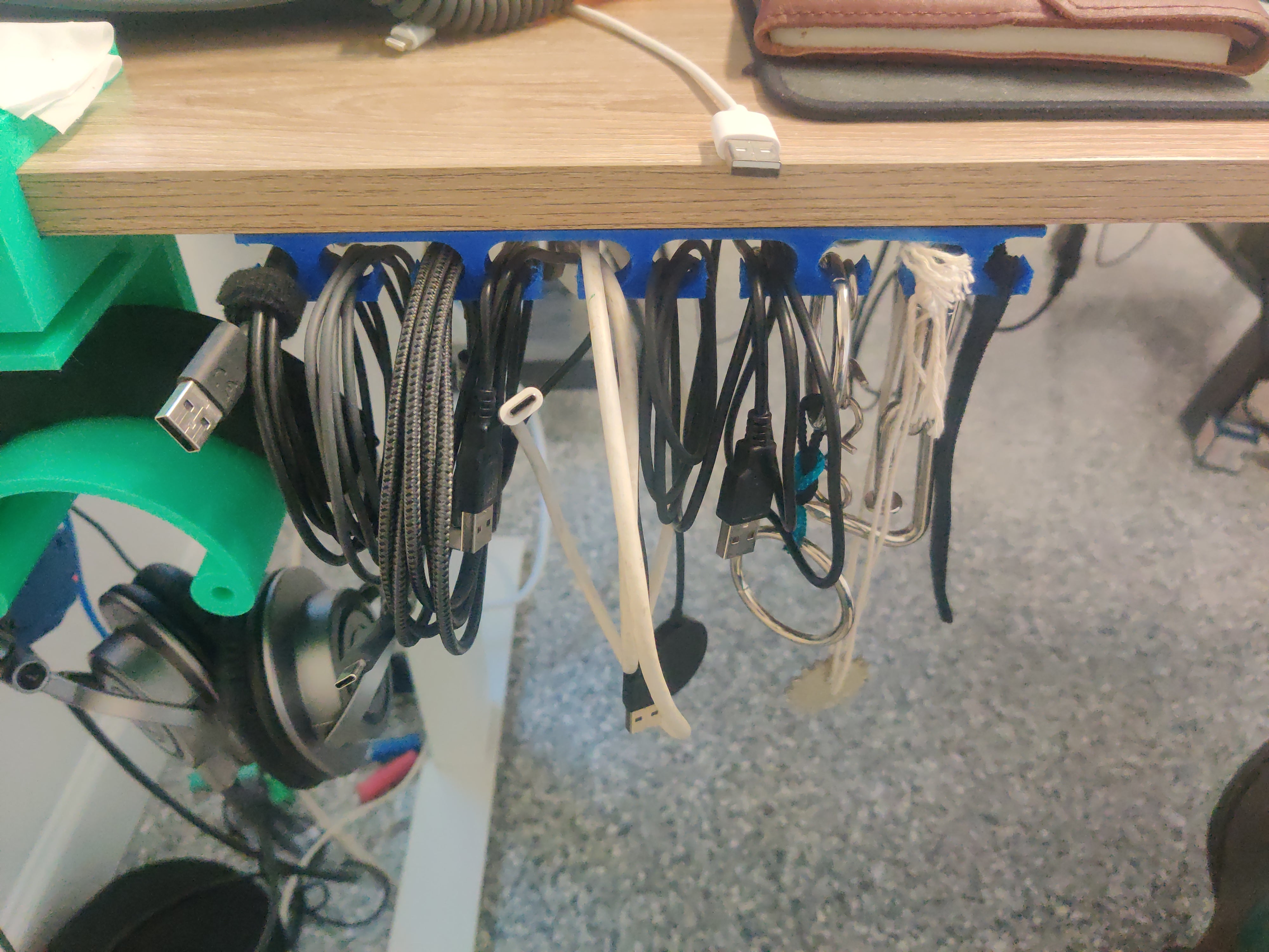 USB-Kabel-Organizer für den Schreibtisch