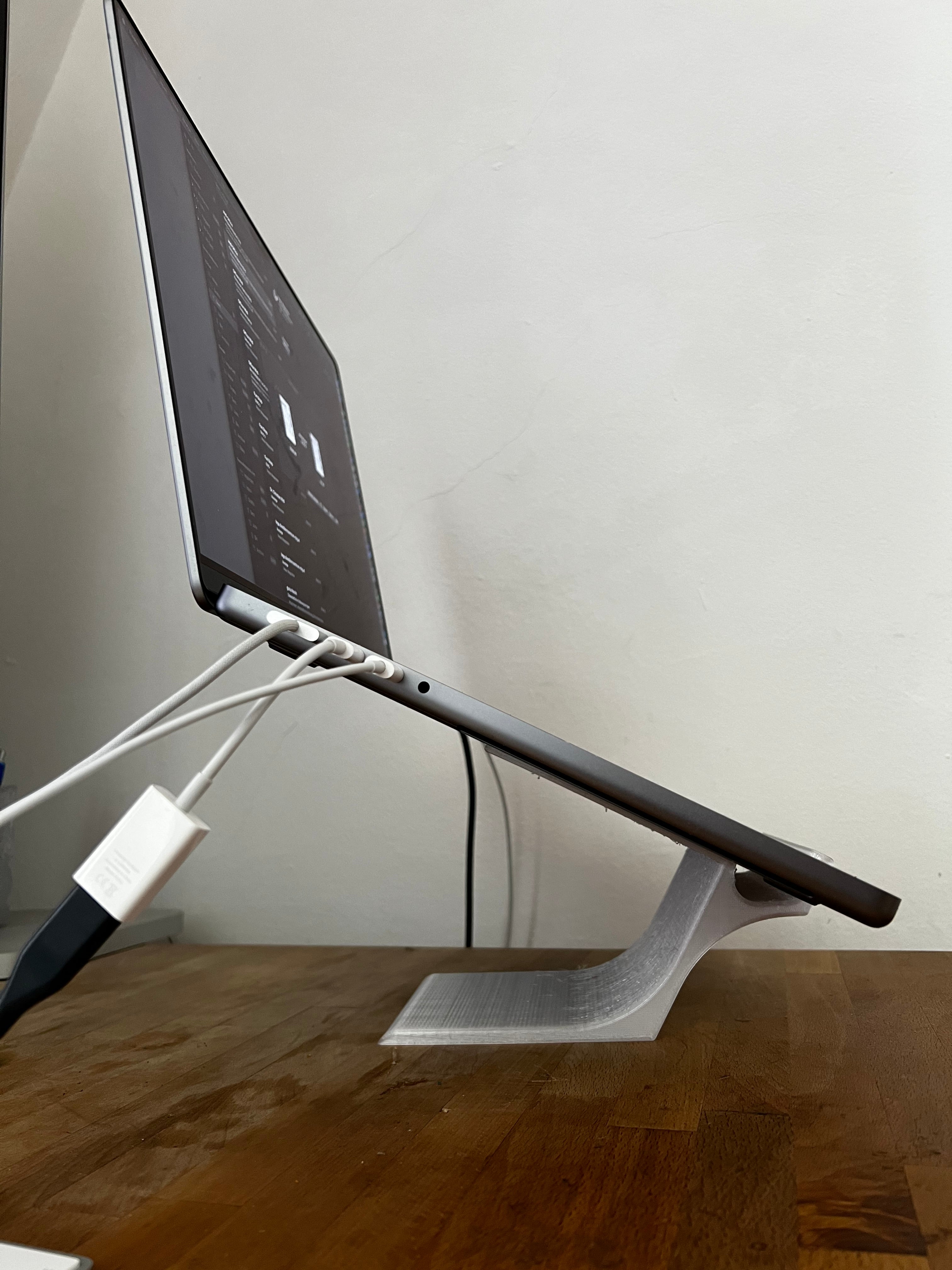 Eleganter Ständer für M1 MacBook Pro 16
