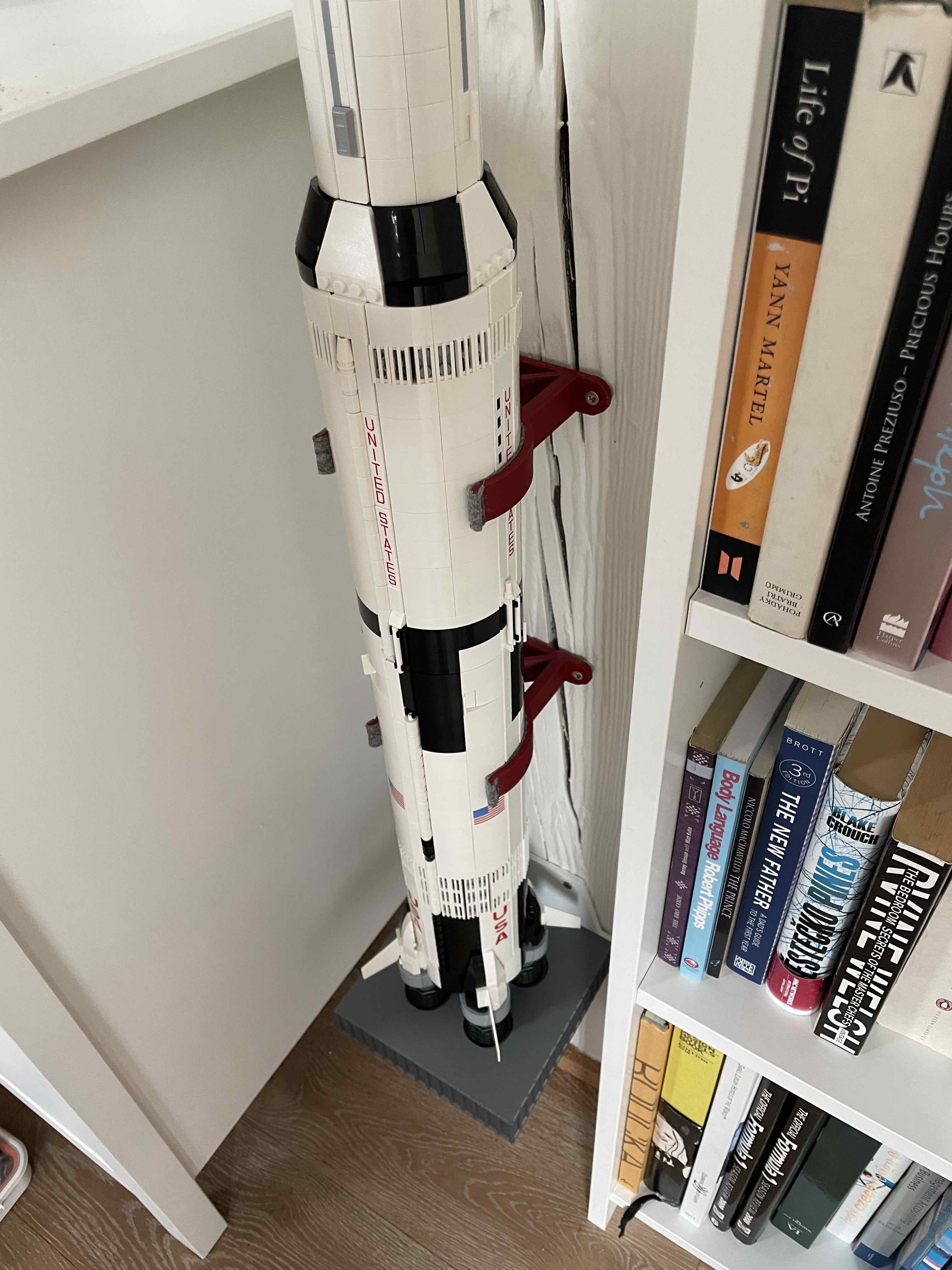 Vertikal vægmontering til Lego Saturn V