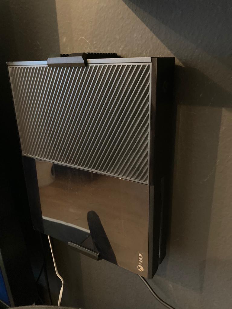 Xbox One Wandhalterung – 2 Schrauben (Fix)