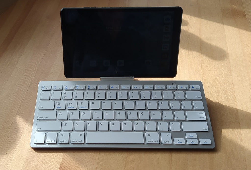 Lenovo M8 Tablet-Tastaturständer mit BK 3001 BT-Tastatur