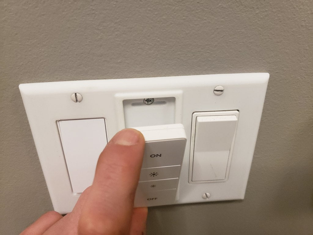 3-fach-Lichtschalterplatte für Philips Hue-Fernbedienung
