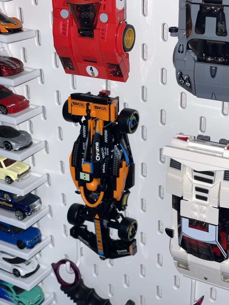Vægbeslag til LEGO McLaren F1 (76919) på IKEA Skadis