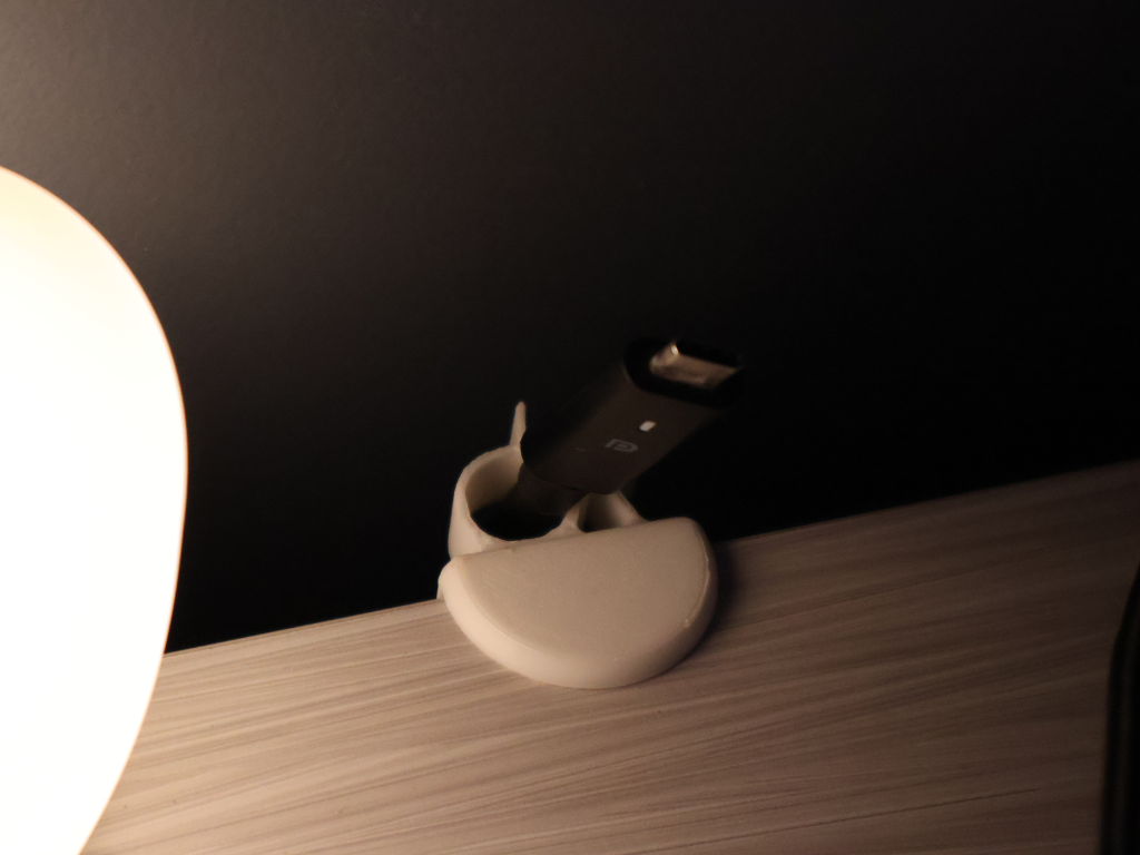Passgenauer Kabelclip für den Schreibtisch
