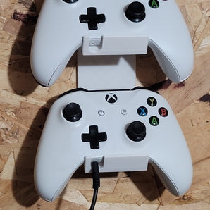 Wandhalterung für Xbox One Controller und Headset – mit Platz für zwei Controller