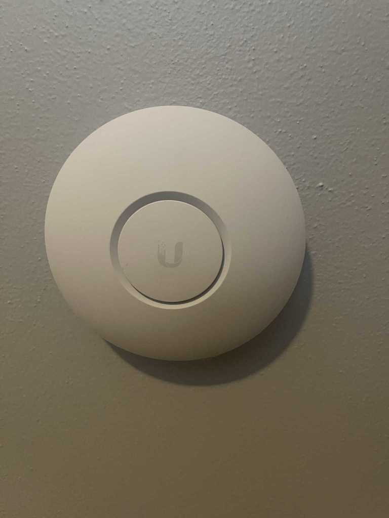 Ubiquiti Unifi Access Point AC Lite Wandplatte mit Keystone