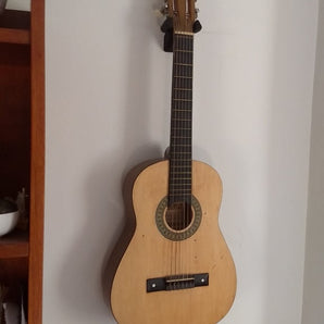 Wandhalterung für Gitarre
Robustes Design für akustische und elektrische Modelle
