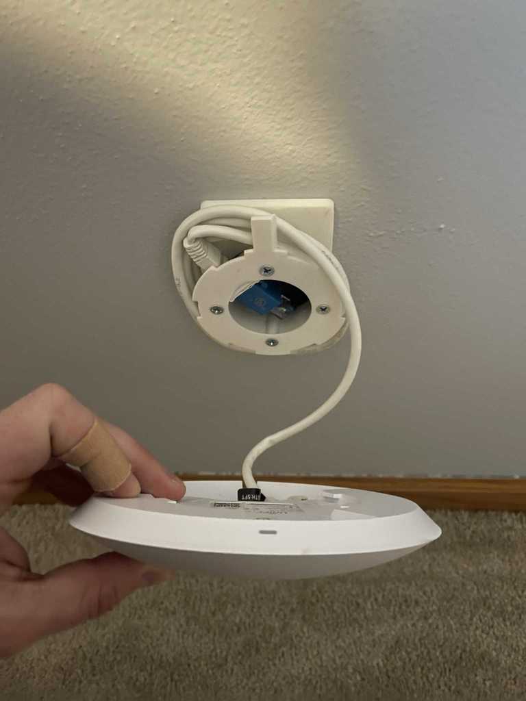 Ubiquiti Unifi Access Point AC Lite Wandplatte mit Keystone