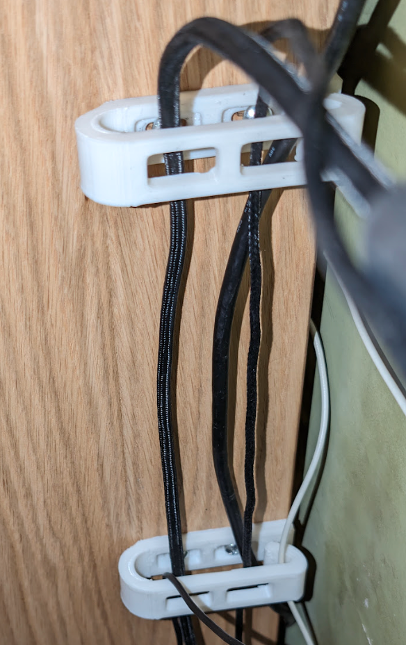 Kabel-Organizer für den Schreibtisch