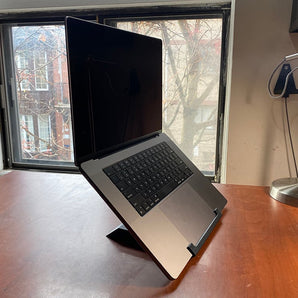 Ergonomischer MacBook Pro-Ständer für 14" und 16" M1 Pro/Max-Modelle