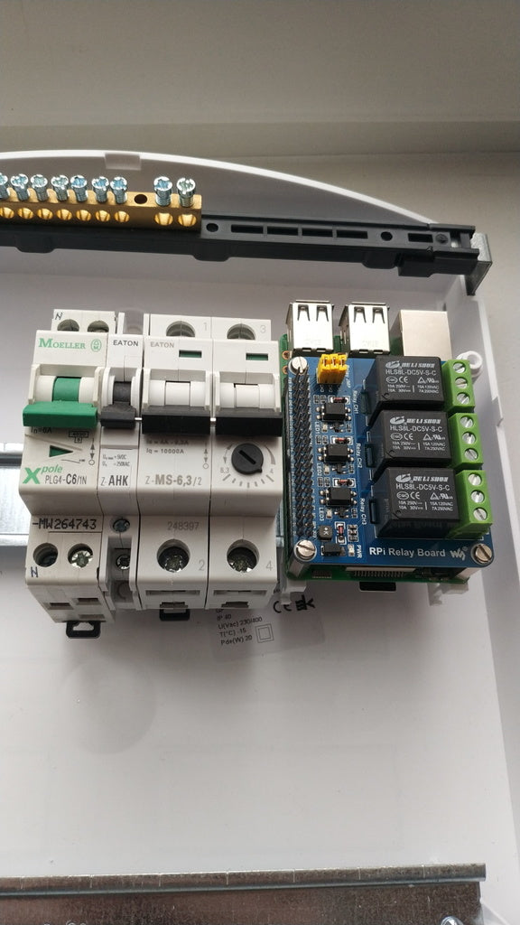 Din-Rail-Halterung für Raspberry Pi 3B+ Portrait - M3-Muttern