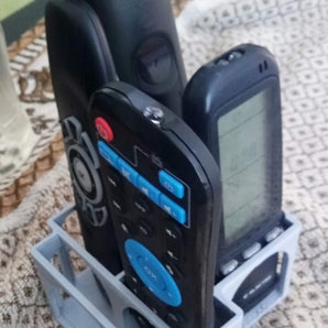Fernbedienungshalter mit integriertem Smartphone-Ständer