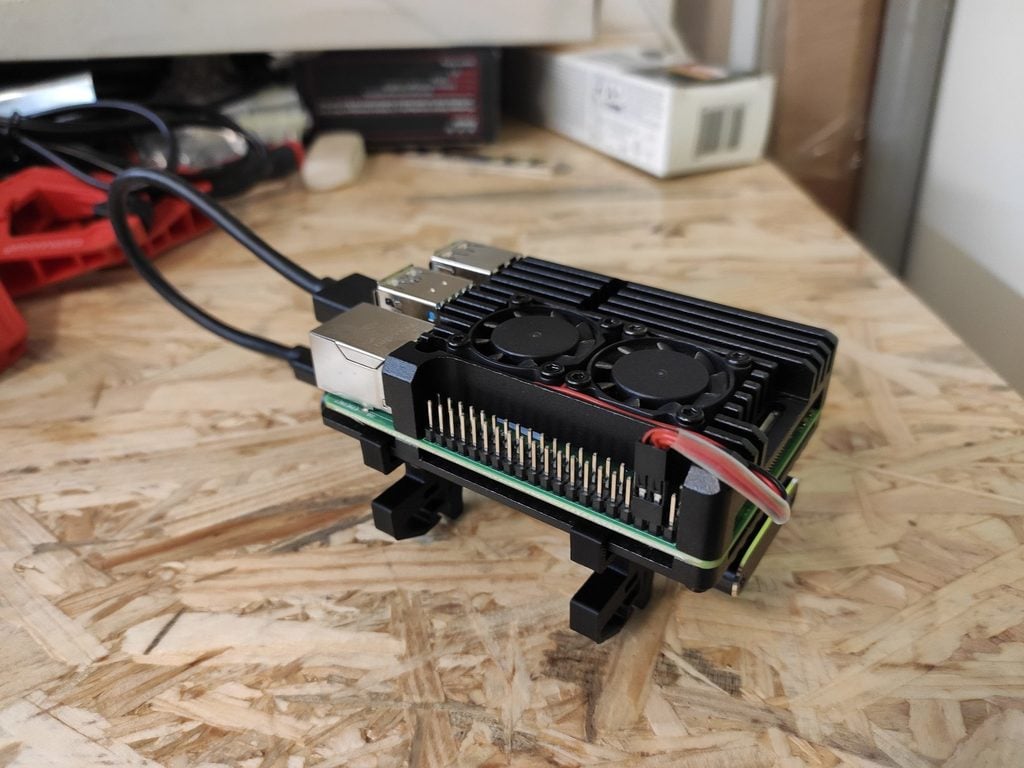Raspberry Pi 4 Armor Case DIN-Schienenmontage