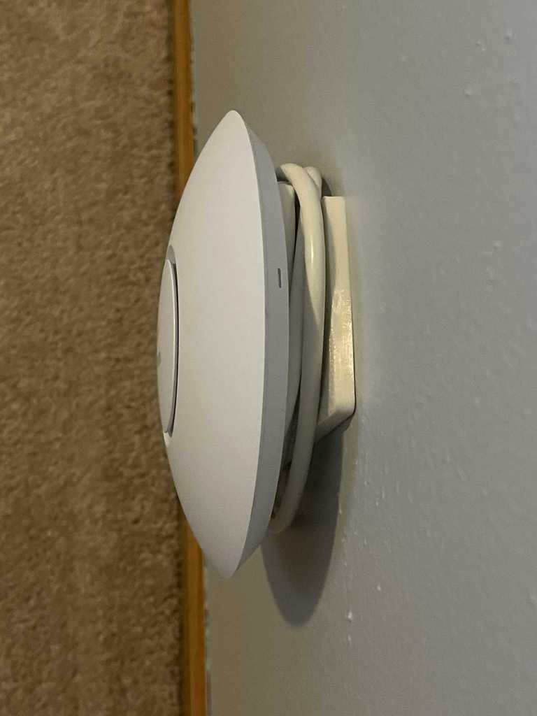 Ubiquiti Unifi Access Point AC Lite Wandplatte mit Keystone