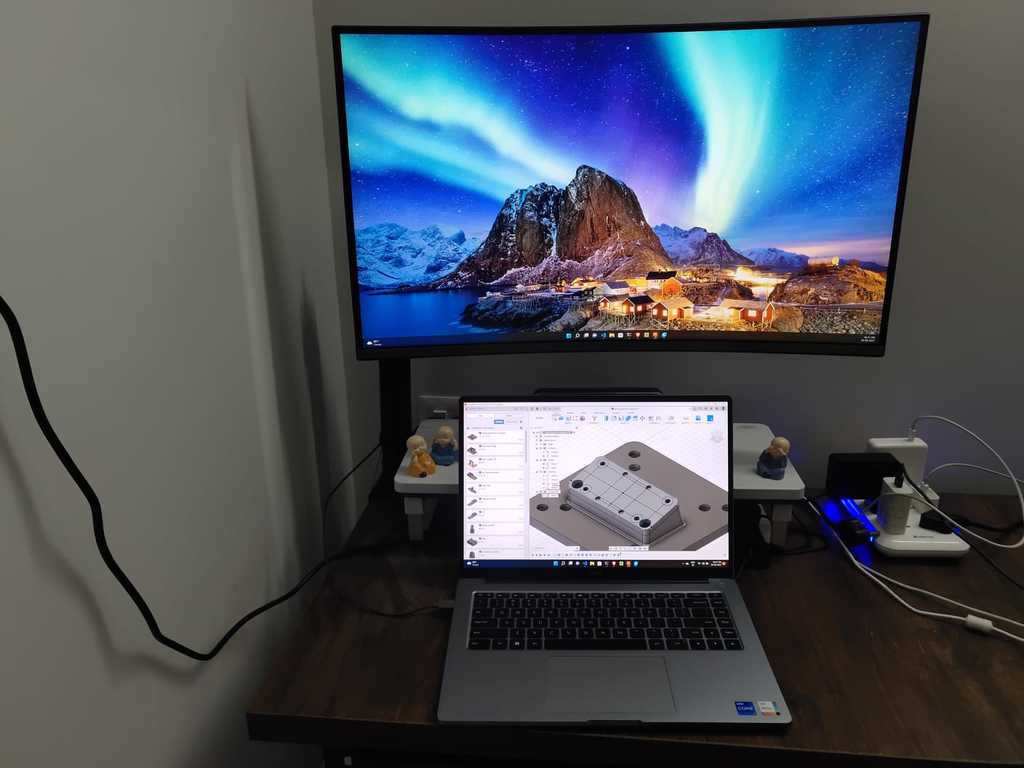 VESA-Montageadapter für gebogenen Samsung-Monitor