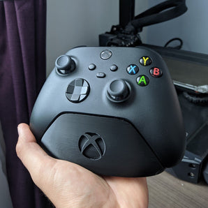 Minimalistischer Xbox-Controller-Ständer mit Xbox-Logo