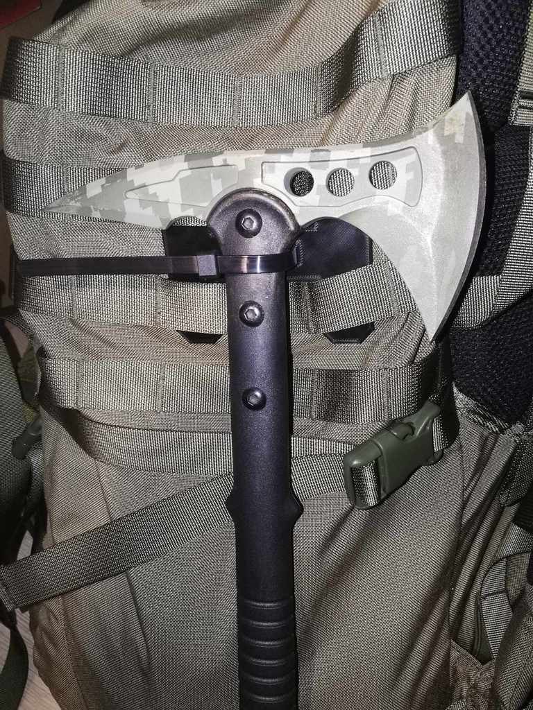 MOLLE-Axt und Zubehöraufhänger mit wiederverwendbarem Kabelbinder