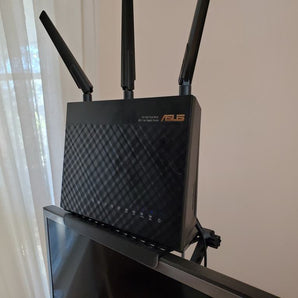 Verstellbare Ablage für Fernseher und Computermonitor