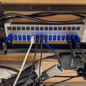 i-Tec Lade-USB-Hub Wand-/Tischmontage